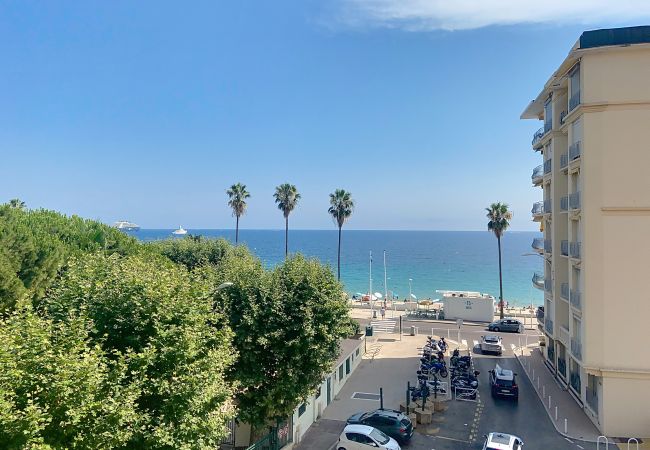 Apartment in Cannes - A deux pas des plages, terrasse, vue mer - 011L PE