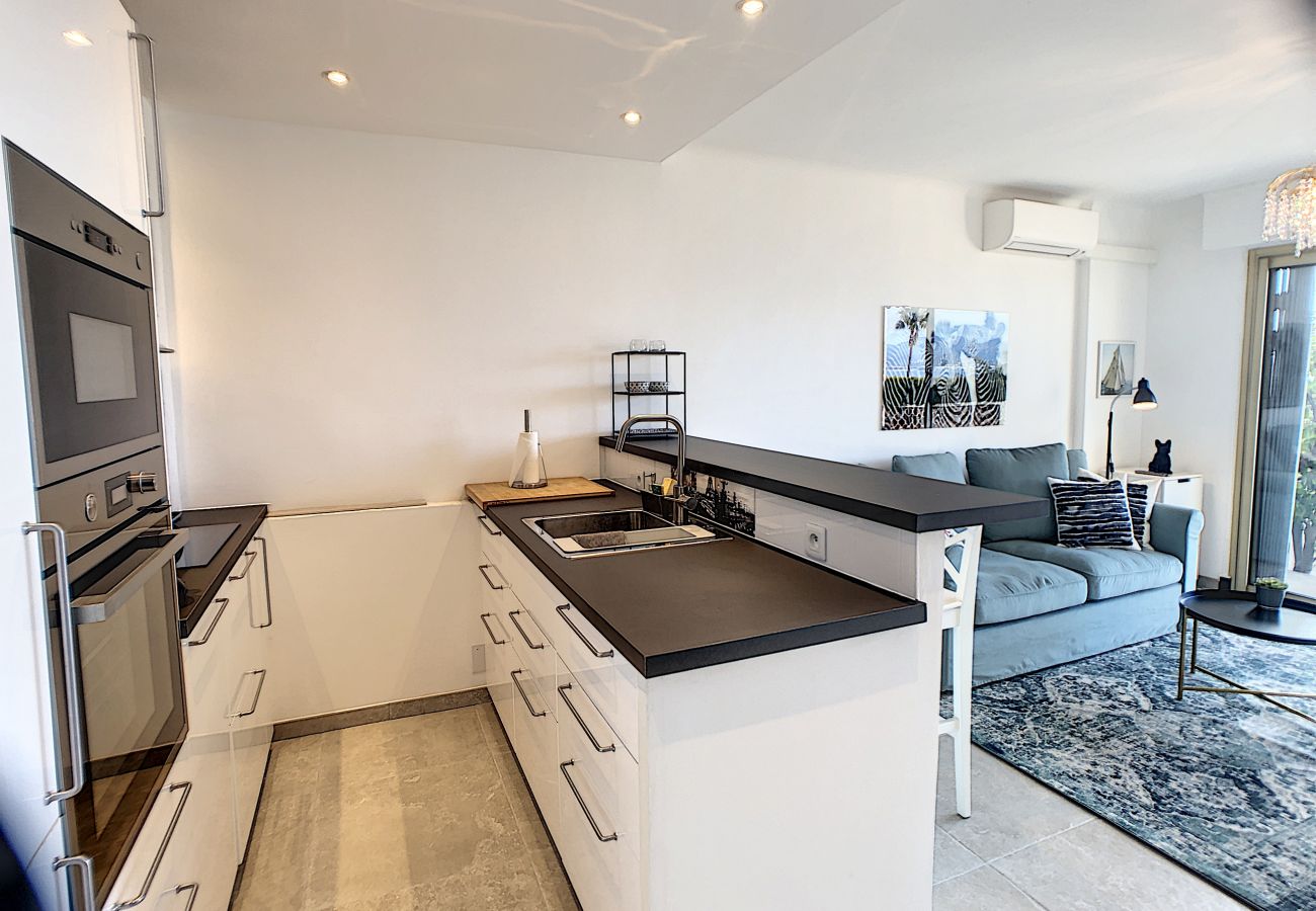 Apartment in Cannes - Front de mer, terrasse vue mer  231L/STEN Apartment in Cannes - Front de mer, terrasse vue mer  231L/STEN