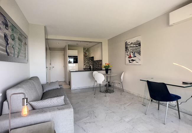 Studio in Cannes - Beau studio à 2 pas des plages du Midi 246L/BERV Studio in Cannes - Beau studio à 2 pas des plages du Midi 246L/BERV