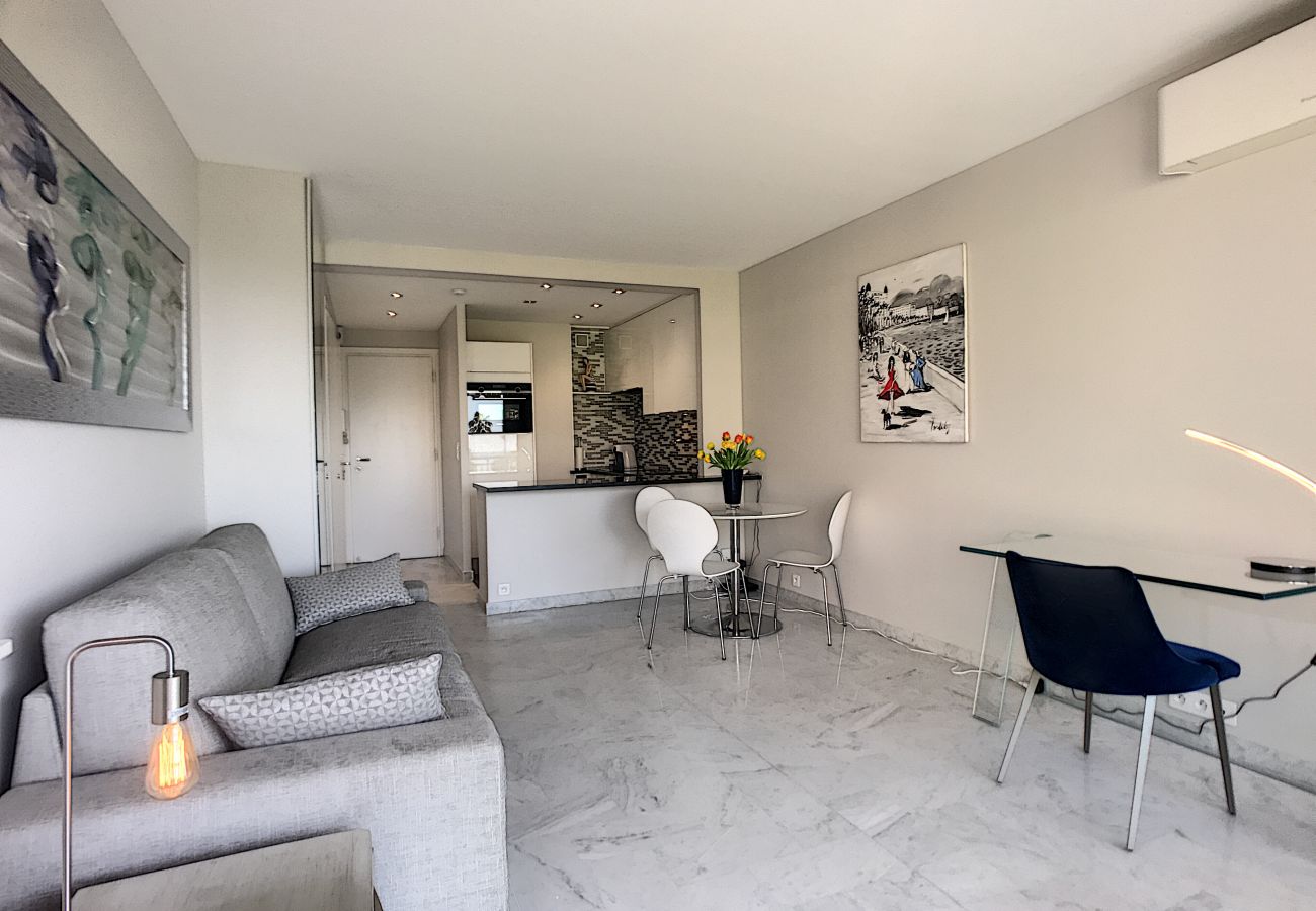 Studio in Cannes - Beau studio à 2 pas des plages du Midi 246L/BERV Studio in Cannes - Beau studio à 2 pas des plages du Midi 246L/BERV