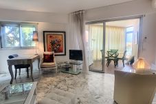 Apartment in Cannes - A 2 pas des plages du Midi, terrasse, 252L/BOU
