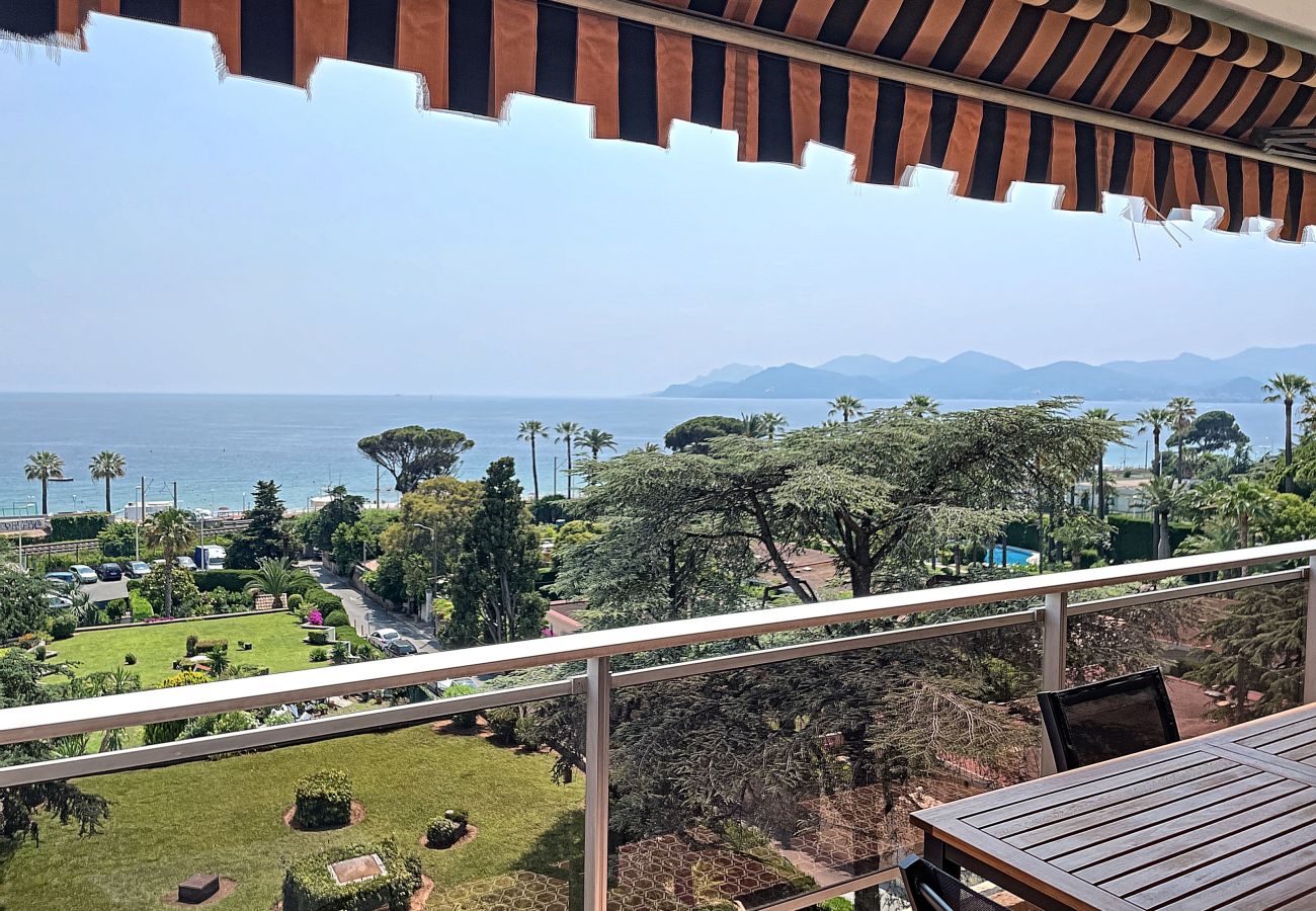 Apartment in Cannes - A 2 pas des plages du Midi, 300L/BERN
