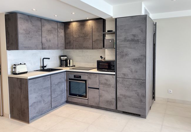 Apartment in Cannes - Superbe 3 pièces front de mer  303L/MEGR Apartment in Cannes - Superbe 3 pièces front de mer  303L/MEGR