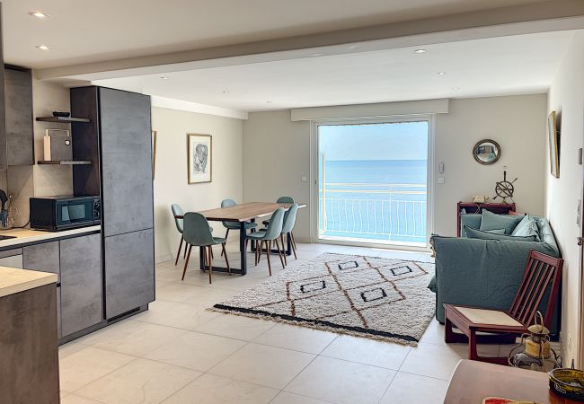 Apartment in Cannes - Superbe 3 pièces front de mer  303L/MEGR Apartment in Cannes - Superbe 3 pièces front de mer  303L/MEGR