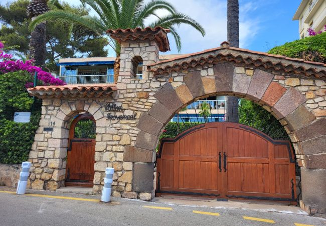 Apartment in Cannes - Superbe appartment plage du Midi  - 325L/TUCM Apartment in Cannes - Superbe appartment plage du Midi  - 325L/TUCM