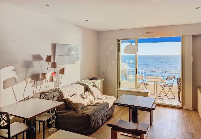 Appartement à Cannes - Emplacement & vue exceptionnels -120L/RO Appartement à Cannes - Emplacement & vue exceptionnels -120L/RO