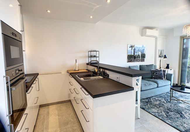 Appartement à Cannes - Front de mer, terrasse vue mer  231L/STEN Appartement à Cannes - Front de mer, terrasse vue mer  231L/STEN