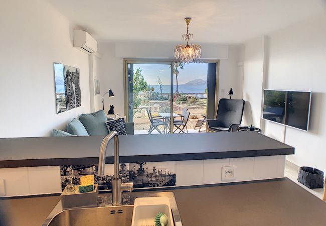 Appartement à Cannes - Front de mer, terrasse vue mer  231L/STEN Appartement à Cannes - Front de mer, terrasse vue mer  231L/STEN