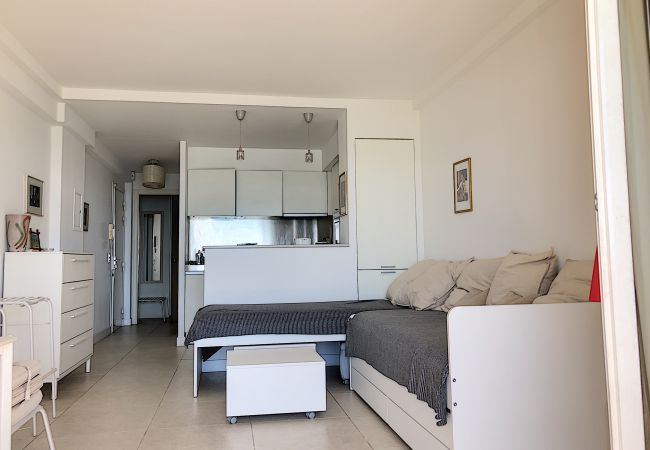 Appartement à Cannes - Très jolie vue mer et emplacement idéal -  243L/RI Appartement à Cannes - Très jolie vue mer et emplacement idéal -  243L/RI