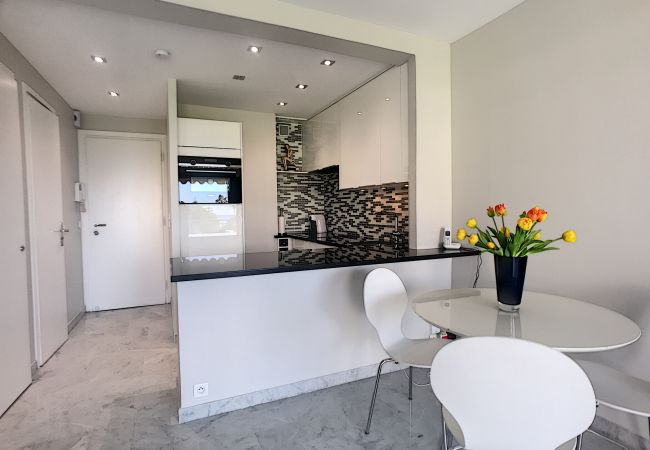 Studio à Cannes - Beau studio à 2 pas des plages du Midi 246L/BERV Studio à Cannes - Beau studio à 2 pas des plages du Midi 246L/BERV