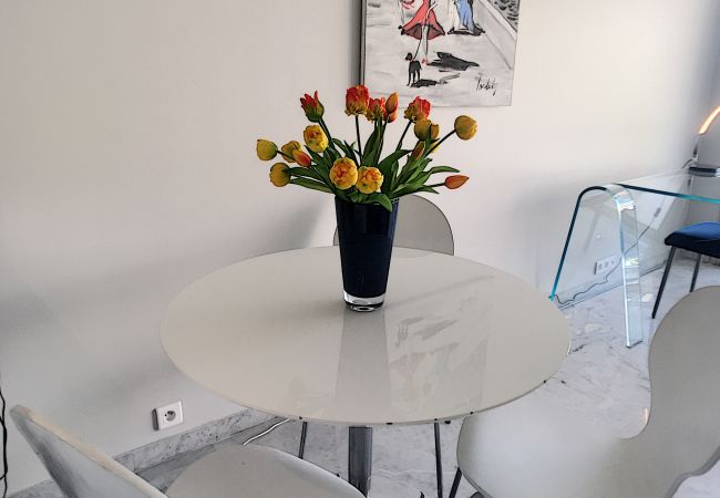 Studio à Cannes - Beau studio à 2 pas des plages du Midi 246L/BERV Studio à Cannes - Beau studio à 2 pas des plages du Midi 246L/BERV