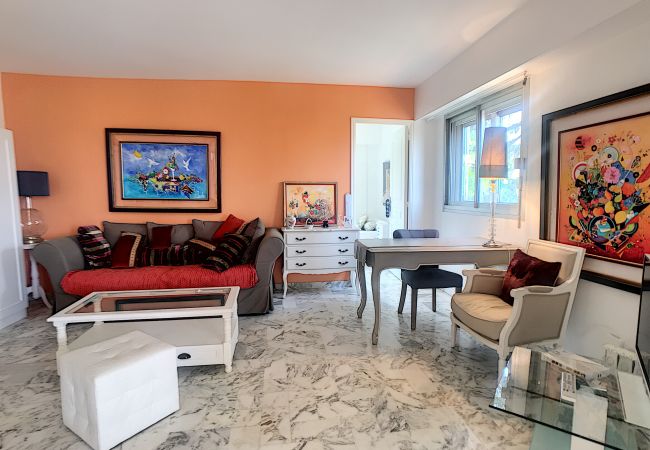 Appartement à Cannes - A 2 pas des plages du Midi, terrasse, 252L/BOU Appartement à Cannes - A 2 pas des plages du Midi, terrasse, 252L/BOU