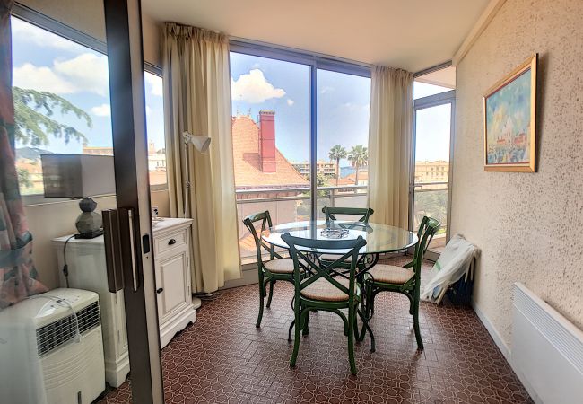 Appartement à Cannes - A 2 pas des plages du Midi, terrasse, 252L/BOU Appartement à Cannes - A 2 pas des plages du Midi, terrasse, 252L/BOU