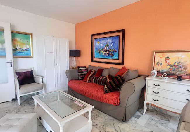 Appartement à Cannes - A 2 pas des plages du Midi, terrasse, 252L/BOU Appartement à Cannes - A 2 pas des plages du Midi, terrasse, 252L/BOU