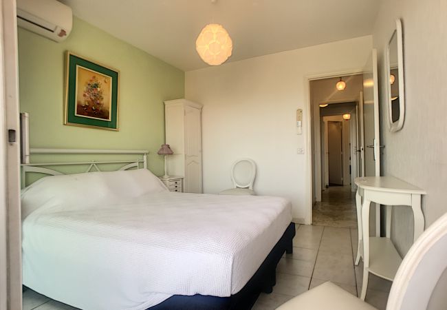 Appartement à Cannes - A 2 pas des plages du Midi, terrasse, 252L/BOU Appartement à Cannes - A 2 pas des plages du Midi, terrasse, 252L/BOU