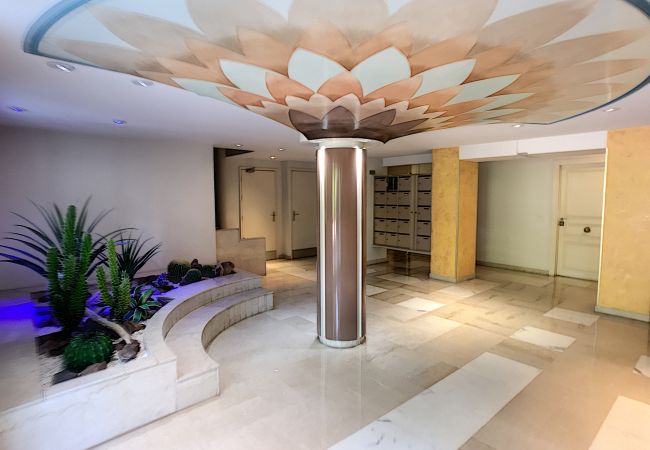 Appartement à Cannes - Grande terrasse, bord de mer, piscine 253L/BAUD Appartement à Cannes - Grande terrasse, bord de mer, piscine 253L/BAUD