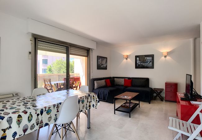 Appartement à Cannes - Grande terrasse, bord de mer, piscine 253L/BAUD Appartement à Cannes - Grande terrasse, bord de mer, piscine 253L/BAUD