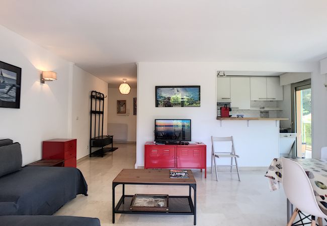 Appartement à Cannes - Grande terrasse, bord de mer, piscine 253L/BAUD Appartement à Cannes - Grande terrasse, bord de mer, piscine 253L/BAUD