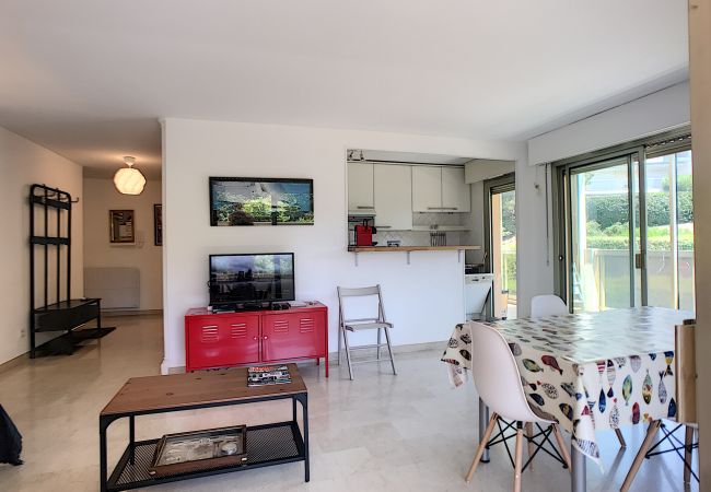 Appartement à Cannes - Grande terrasse, bord de mer, piscine 253L/BAUD Appartement à Cannes - Grande terrasse, bord de mer, piscine 253L/BAUD