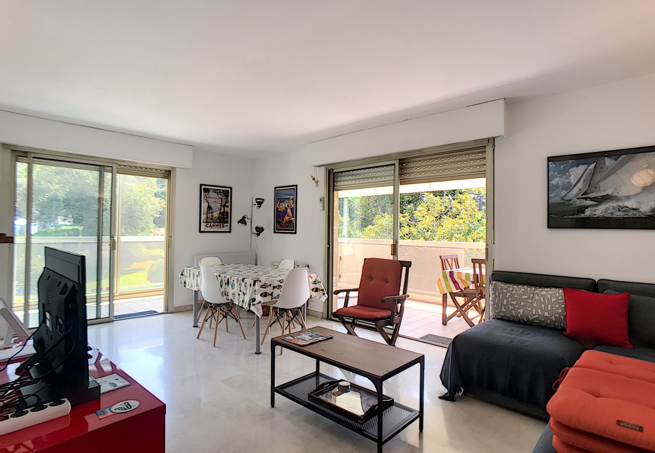 Appartement à Cannes - Grande terrasse, bord de mer, piscine 253L/BAUD Appartement à Cannes - Grande terrasse, bord de mer, piscine 253L/BAUD
