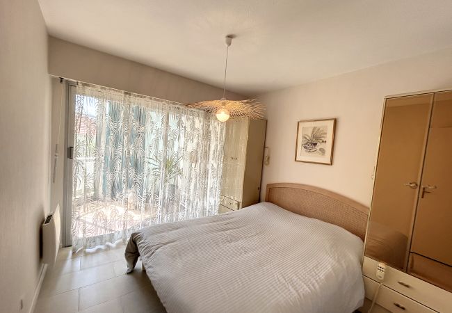 Appartement à Cannes - A 2 pas des plages du Midi, 261L/DEPER Appartement à Cannes - A 2 pas des plages du Midi, 261L/DEPER