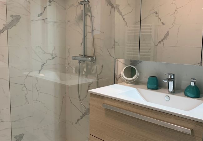 Appartement à Cannes - A 2 pas des plages du Midi, 261L/DEPER Appartement à Cannes - A 2 pas des plages du Midi, 261L/DEPER