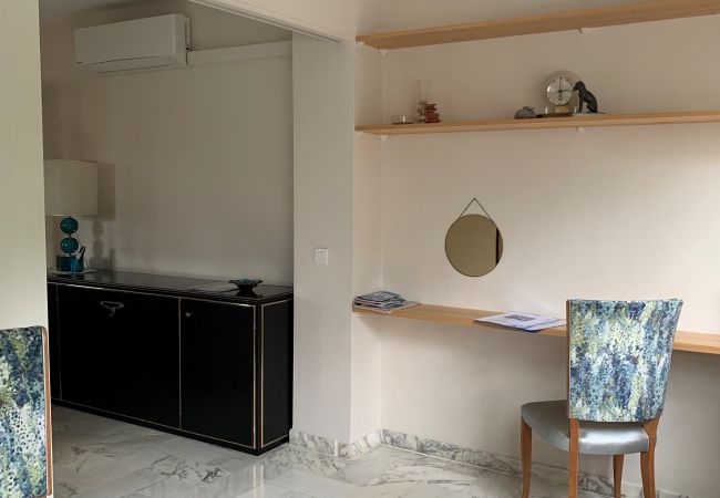 Appartement à Cannes - A 2 pas des plages du Midi, 261L/DEPER Appartement à Cannes - A 2 pas des plages du Midi, 261L/DEPER