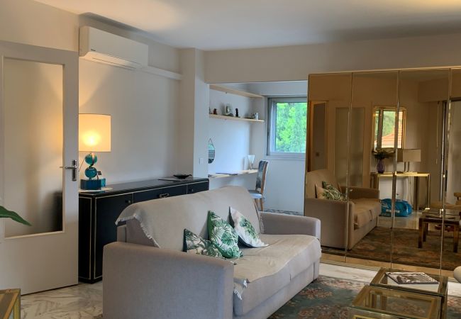 Appartement à Cannes - A 2 pas des plages du Midi, 261L/DEPER Appartement à Cannes - A 2 pas des plages du Midi, 261L/DEPER