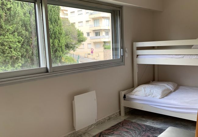 Appartement à Cannes - A 2 pas des plages du Midi, 261L/DEPER Appartement à Cannes - A 2 pas des plages du Midi, 261L/DEPER