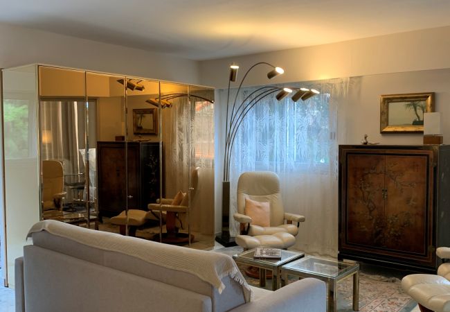 Appartement à Cannes - A 2 pas des plages du Midi, 261L/DEPER Appartement à Cannes - A 2 pas des plages du Midi, 261L/DEPER