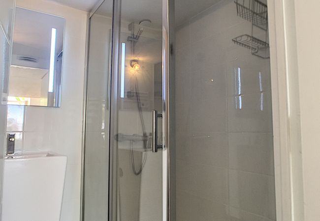 Studio à Cannes - RDJ emplacement idéal 264L/MUN Studio à Cannes - RDJ emplacement idéal 264L/MUN