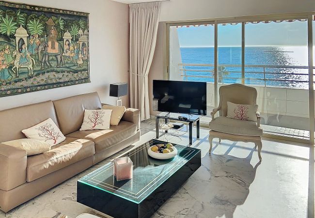 Appartement à Cannes - Situation & vue exceptionnelles, 134L/FACQ Appartement à Cannes - Situation & vue exceptionnelles, 134L/FACQ