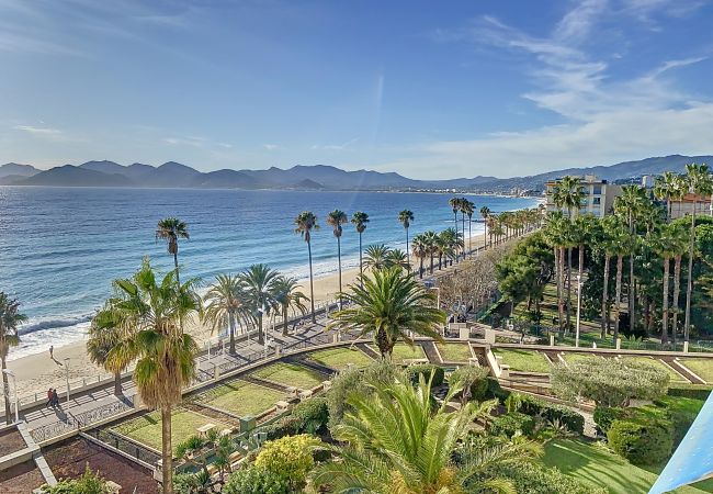 Appartement à Cannes - Situation & vue exceptionnelles, 134L/FACQ Appartement à Cannes - Situation & vue exceptionnelles, 134L/FACQ