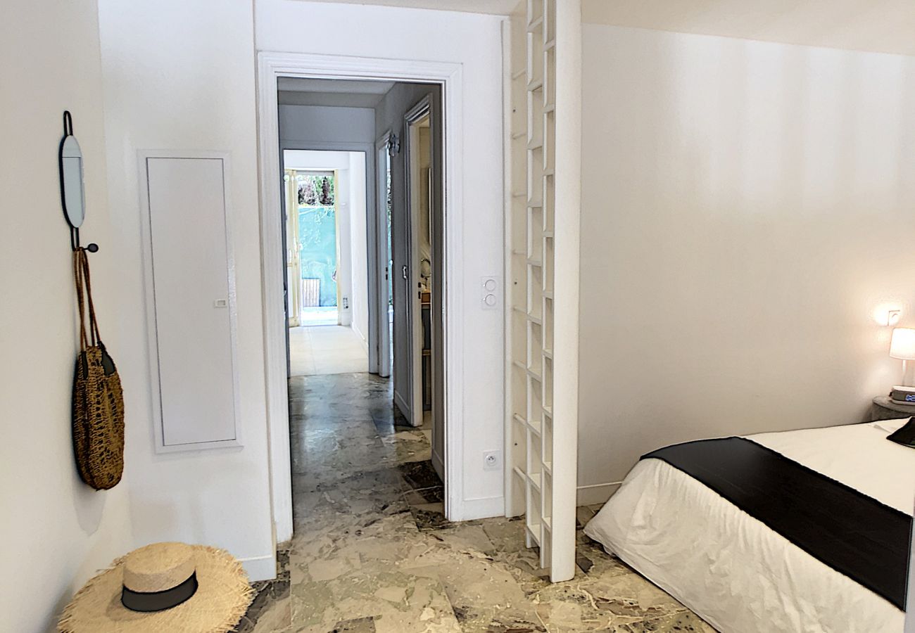 Appartement à Cannes - Superbe 3 pièces RDJ à deux pas des plages 295L Appartement à Cannes - Superbe 3 pièces RDJ à deux pas des plages 295L