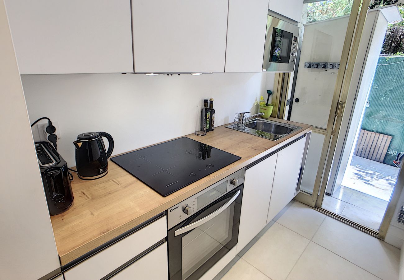 Appartement à Cannes - Superbe 3 pièces RDJ à deux pas des plages 295L Appartement à Cannes - Superbe 3 pièces RDJ à deux pas des plages 295L