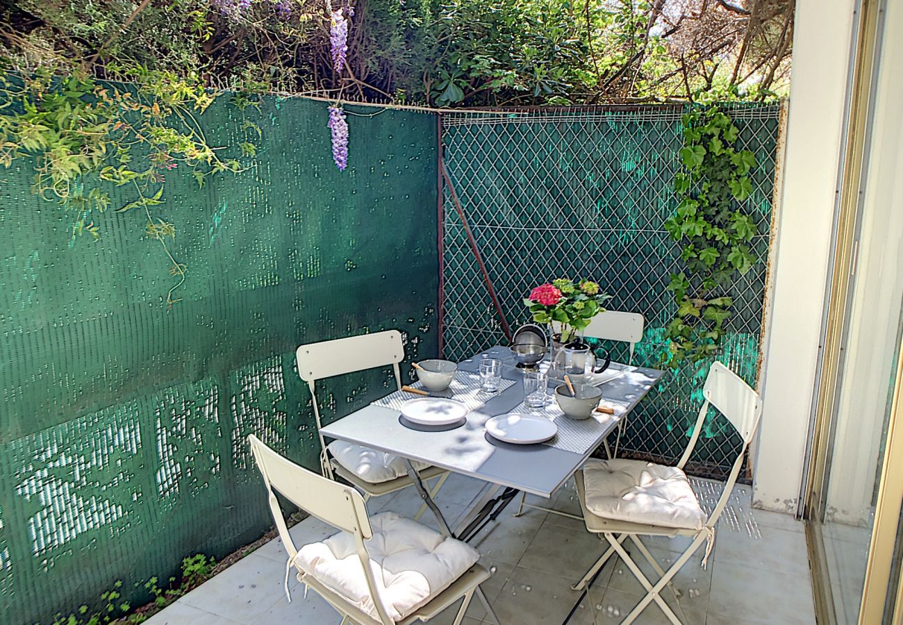 Appartement à Cannes - Superbe 3 pièces RDJ à deux pas des plages 295L Appartement à Cannes - Superbe 3 pièces RDJ à deux pas des plages 295L