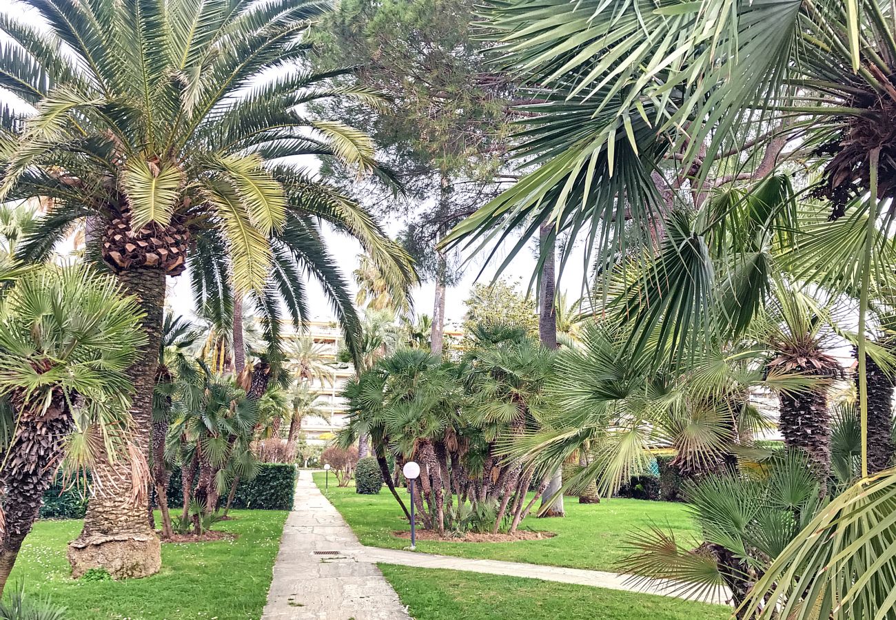 Appartement à Cannes - Superbe 3 pièces RDJ à deux pas des plages 295L Appartement à Cannes - Superbe 3 pièces RDJ à deux pas des plages 295L