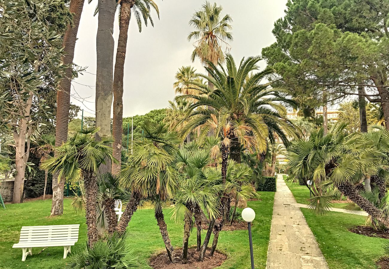 Appartement à Cannes - Superbe 3 pièces RDJ à deux pas des plages 295L Appartement à Cannes - Superbe 3 pièces RDJ à deux pas des plages 295L