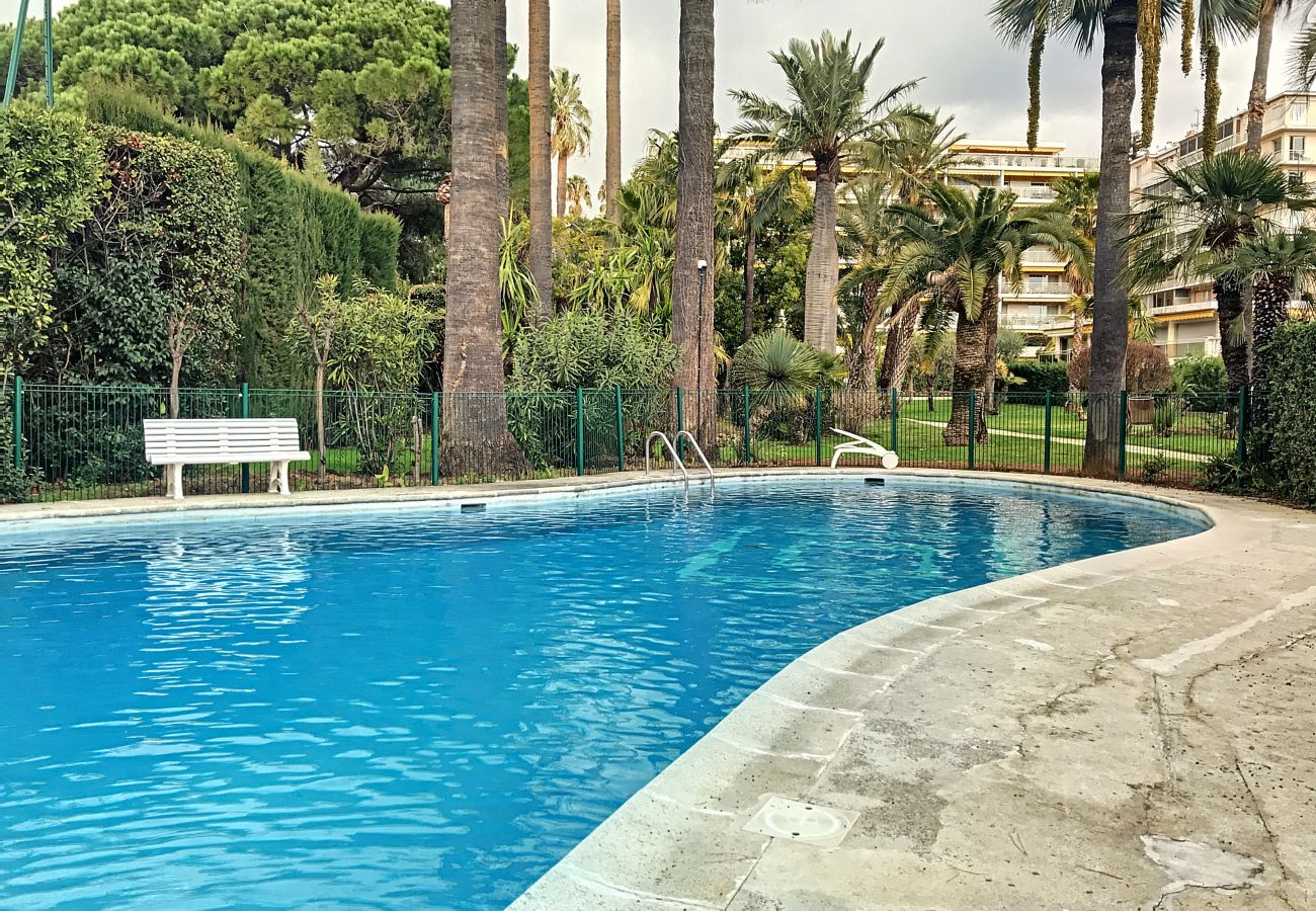 Appartement à Cannes - Superbe 3 pièces RDJ à deux pas des plages 295L Appartement à Cannes - Superbe 3 pièces RDJ à deux pas des plages 295L