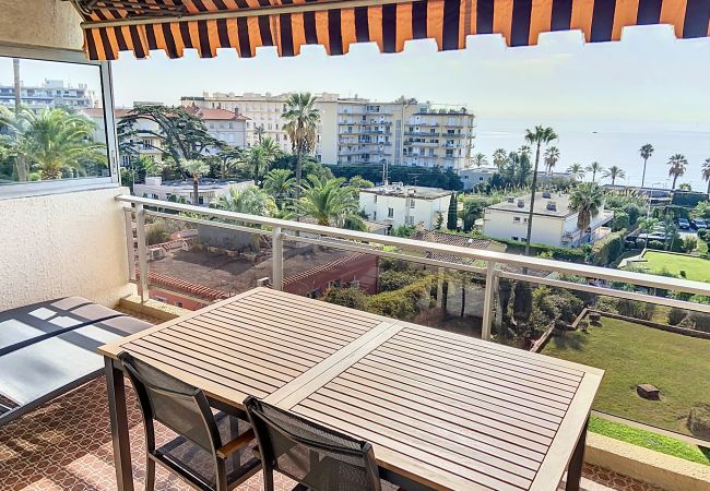 Appartement à Cannes - A 2 pas des plages du Midi, 300L/BERN Appartement à Cannes - A 2 pas des plages du Midi, 300L/BERN