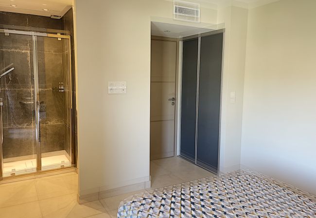 Appartement à Cannes - Superbe 3 pièces front de mer  303L/MEGR Appartement à Cannes - Superbe 3 pièces front de mer  303L/MEGR