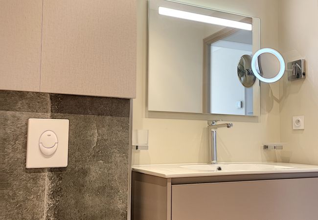 Appartement à Cannes - Superbe 3 pièces front de mer  303L/MEGR Appartement à Cannes - Superbe 3 pièces front de mer  303L/MEGR