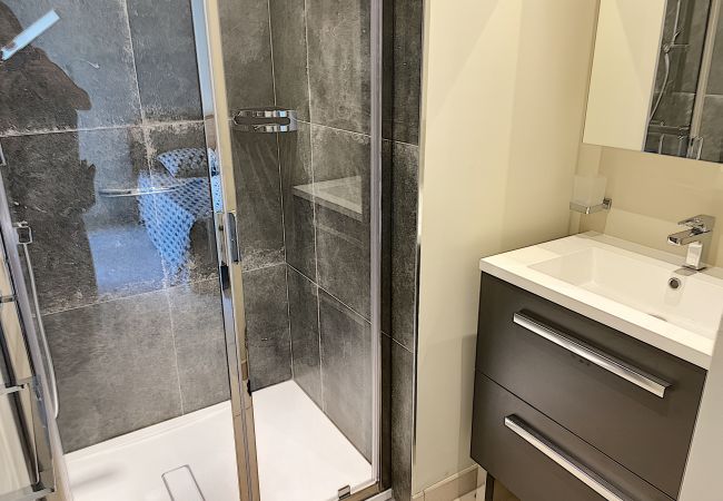 Appartement à Cannes - Superbe 3 pièces front de mer  303L/MEGR Appartement à Cannes - Superbe 3 pièces front de mer  303L/MEGR