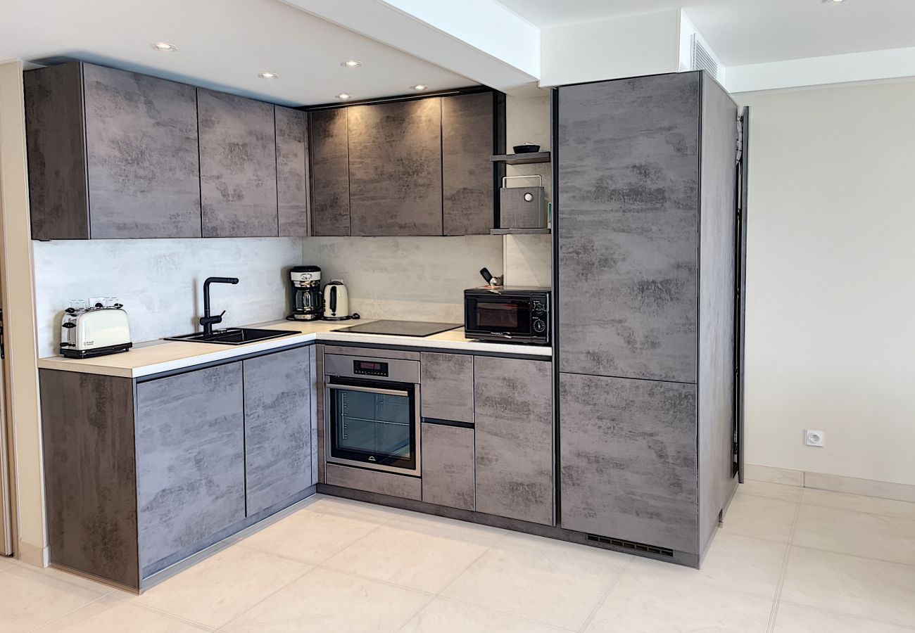 Appartement à Cannes - Superbe 3 pièces front de mer  303L/MEGR Appartement à Cannes - Superbe 3 pièces front de mer  303L/MEGR