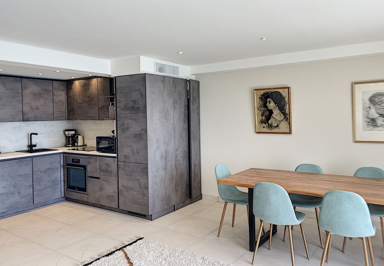 Appartement à Cannes - Superbe 3 pièces front de mer  303L/MEGR Appartement à Cannes - Superbe 3 pièces front de mer  303L/MEGR