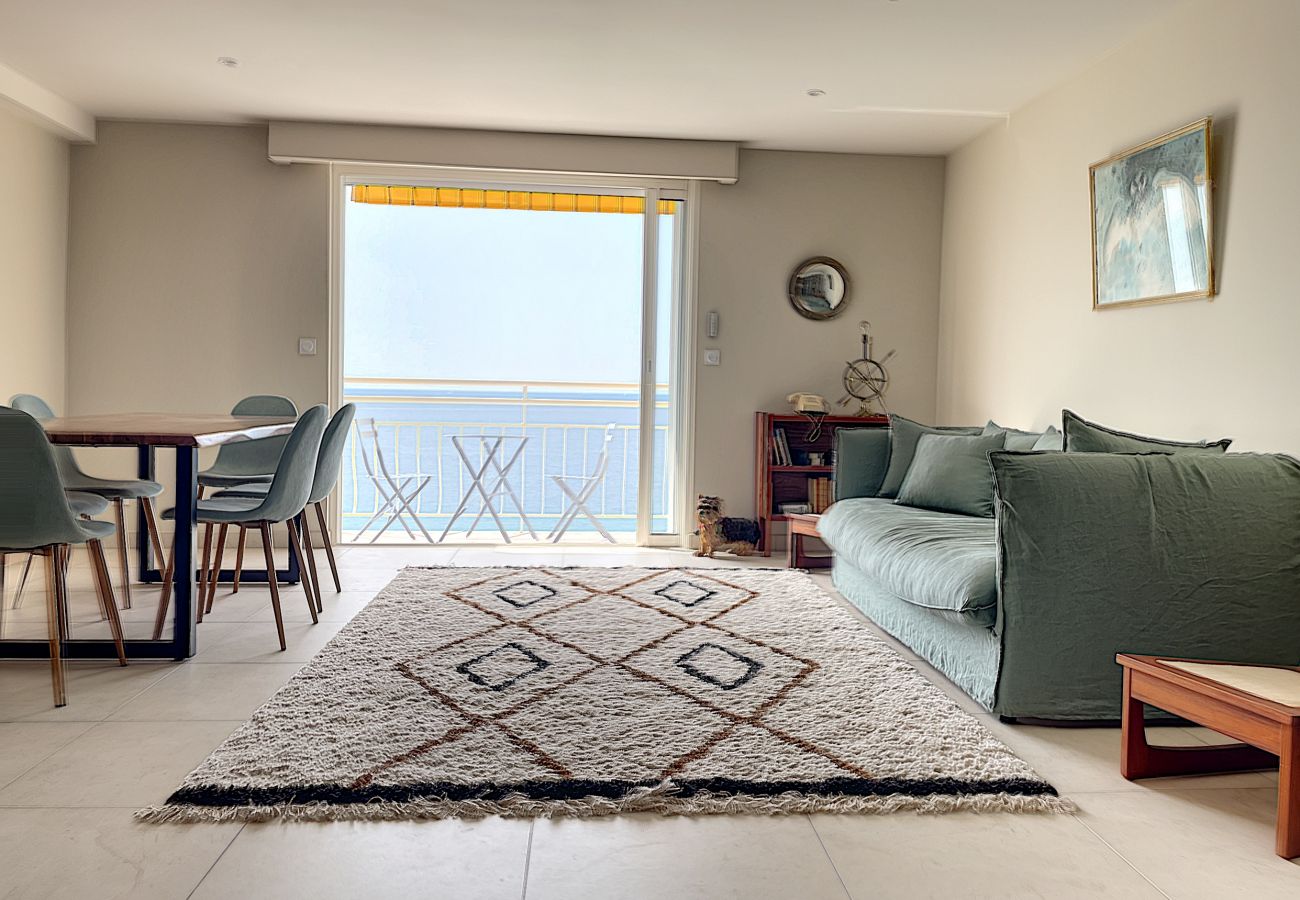 Appartement à Cannes - Superbe 3 pièces front de mer  303L/MEGR Appartement à Cannes - Superbe 3 pièces front de mer  303L/MEGR