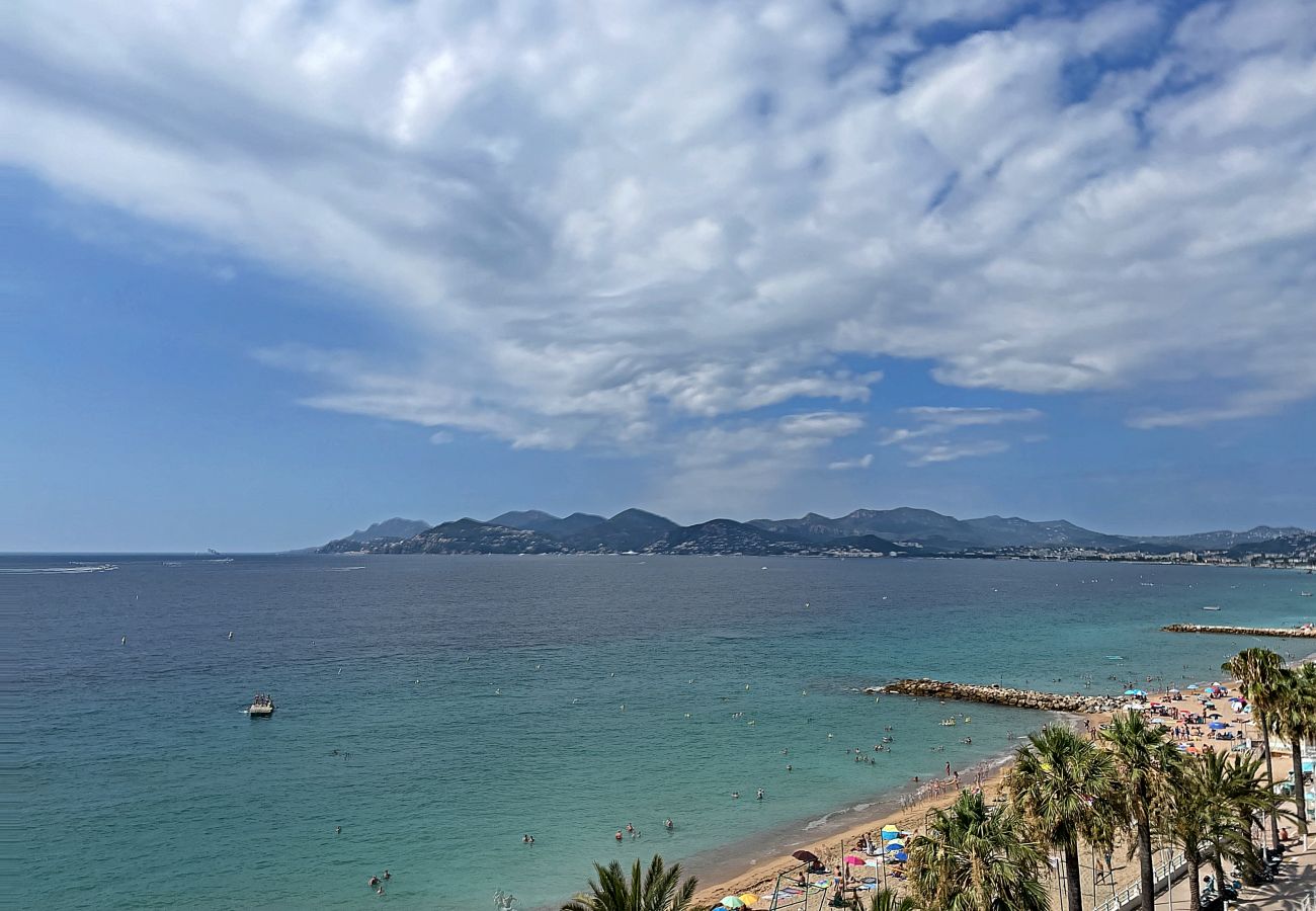 Appartement à Cannes - Superbe 3 pièces front de mer  303L/MEGR Appartement à Cannes - Superbe 3 pièces front de mer  303L/MEGR