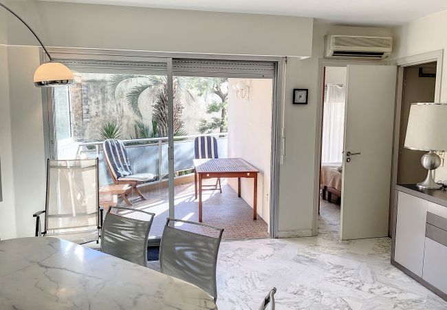 Appartement à Cannes - A deux pas des plages du  Midi  305L/  MAHIE Appartement à Cannes - A deux pas des plages du  Midi  305L/  MAHIE