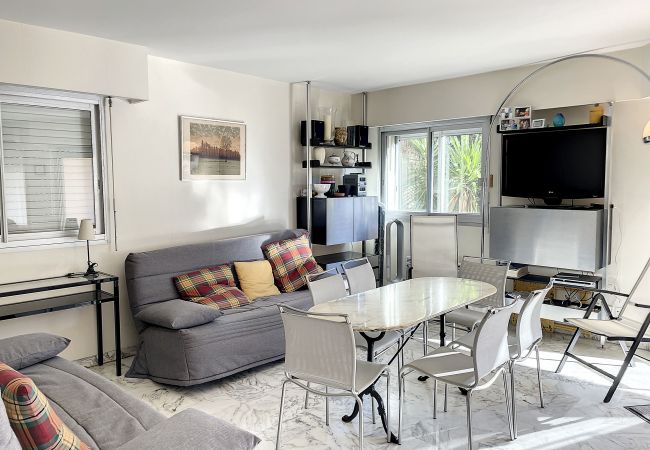 Appartement à Cannes - A deux pas des plages du  Midi  305L/  MAHIE Appartement à Cannes - A deux pas des plages du  Midi  305L/  MAHIE