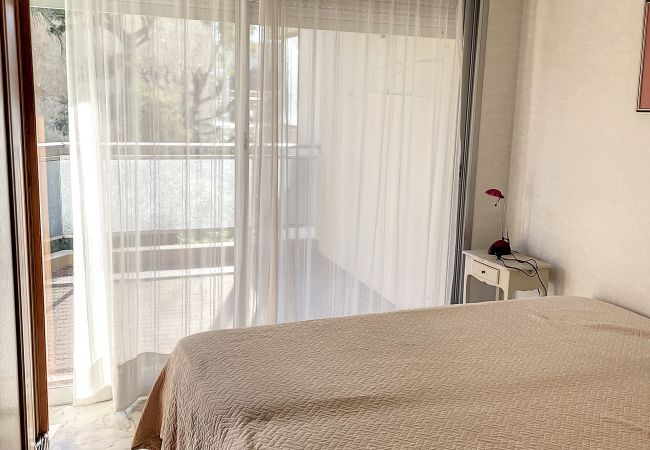 Appartement à Cannes - A deux pas des plages du  Midi  305L/  MAHIE Appartement à Cannes - A deux pas des plages du  Midi  305L/  MAHIE